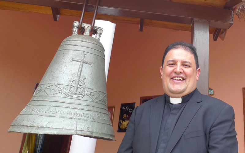 Padre Edduar Molina